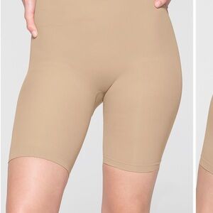 NWOT skims S/M seamless sculpt high waist shorts